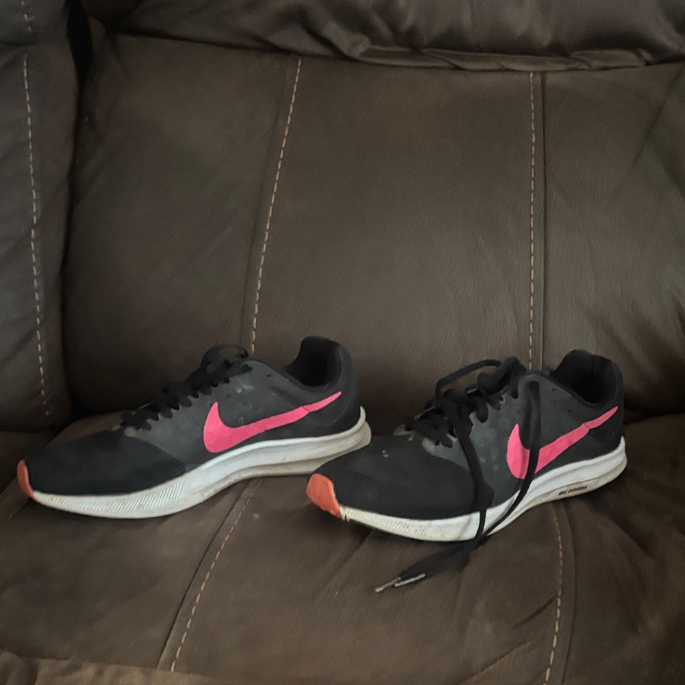 Nike Women's Black and Pink Sneakers